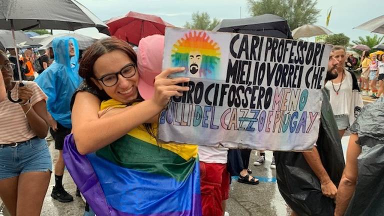 Rimini, migliaia in corteo per sostenere i diritti Lgbt - FOTO Rimini, migliaia in corteo per sostenere i diritti Lgbt - FOTO
