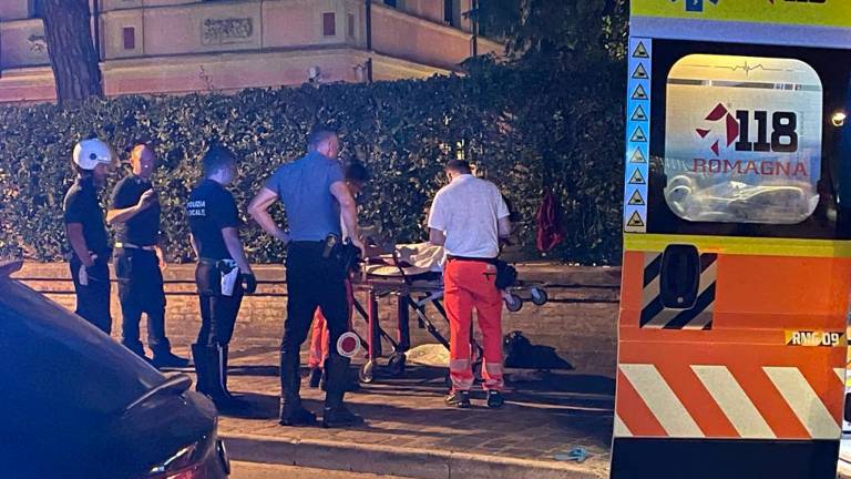Coltellate in via Gambalunga a Rimini: l'aggressore è già stato catturato VIDEO Coltellate in via Gambalunga a Rimini: l'aggressore è già stato catturato VIDEO