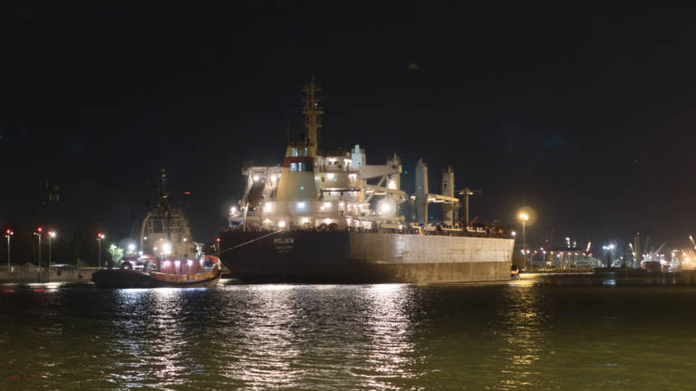 Ravenna, una storica giornata di pace fino all'ingresso della nave dall'Ucraina VIDEO Ravenna, una storica giornata di pace fino all'ingresso della nave dall'Ucraina VIDEO