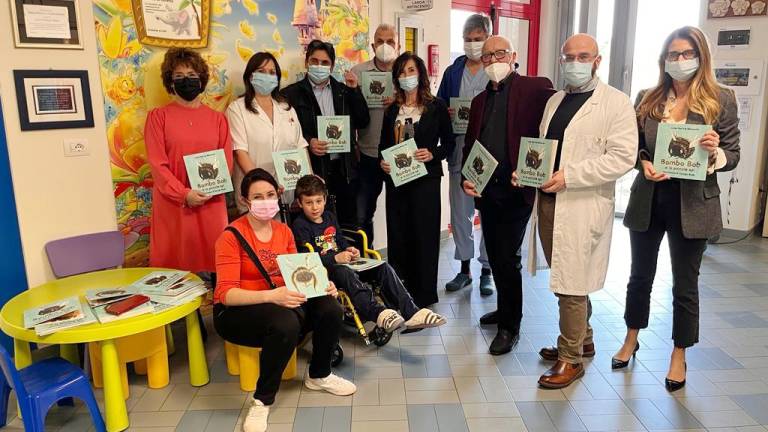 Cesena, 200 copie di un libro per bambini donate a Pediatria del Bufalini Cesena, 200 copie di un libro per bambini donate a Pediatria del Bufalini