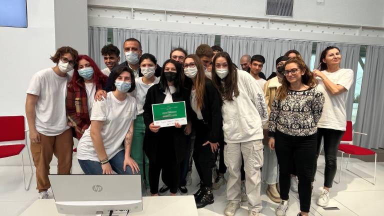 Viserba, la quarta G della scuola Einaudi vince il progetto Impresa in azione green Viserba, la quarta G della scuola Einaudi vince il progetto Impresa in azione green