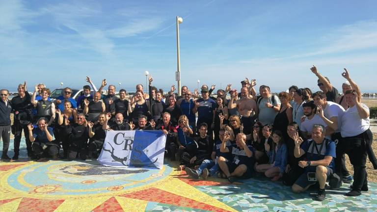 I sub di Cattolica e Cesena recuperano 1500 chili di rifiuti in mare I sub di Cattolica e Cesena recuperano 1500 chili di rifiuti in mare