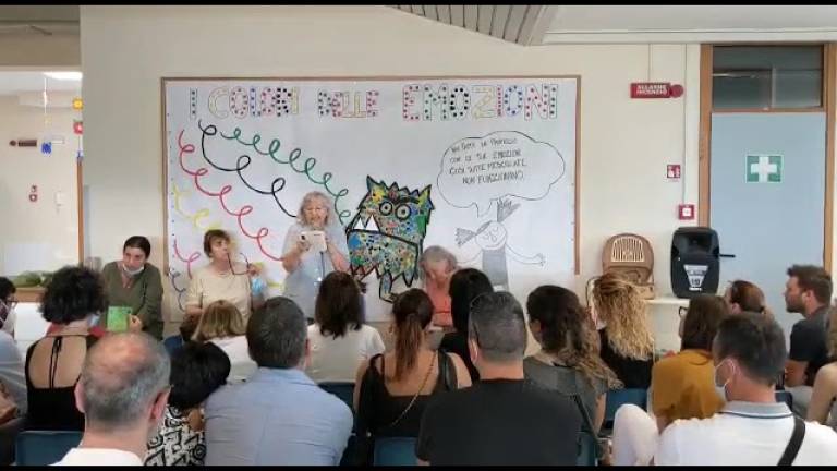 Cesena: a San Vittore la scuola è finita nel segno della poesia per i genitori VIDEO Cesena: a San Vittore la scuola è finita nel segno della poesia per i genitori VIDEO