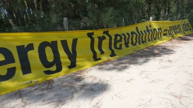 Ravenna, in marcia contro il rigassificatore: Attentato al territorio VIDEO Ravenna, in marcia contro il rigassificatore: Attentato al territorio VIDEO