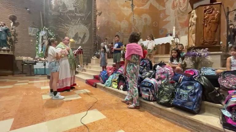 Cesena, parte la scuola: la benedizione degli zaini a Villachiaviche VIDEO Cesena, parte la scuola: la benedizione degli zaini a Villachiaviche VIDEO
