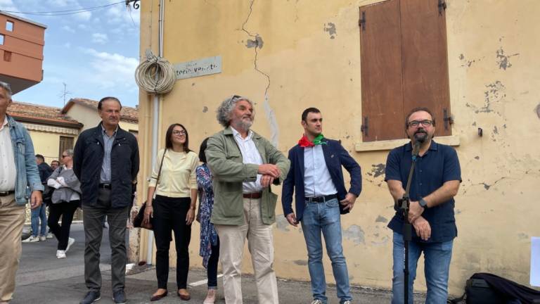 Borghi, in tanti alla manifestazione contro i giardini intitolati al fascista Oliveti Borghi, in tanti alla manifestazione contro i giardini intitolati al fascista Oliveti
