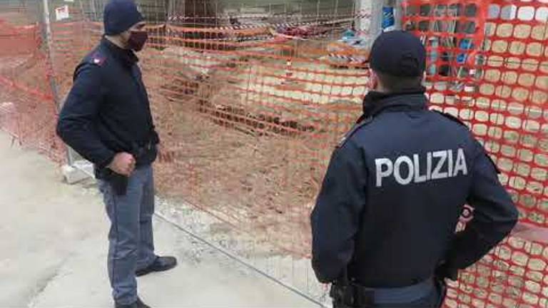 Miramare. Trovate bombe al fosforo, strada chiusa / Video Miramare. Trovate bombe al fosforo, strada chiusa / Video