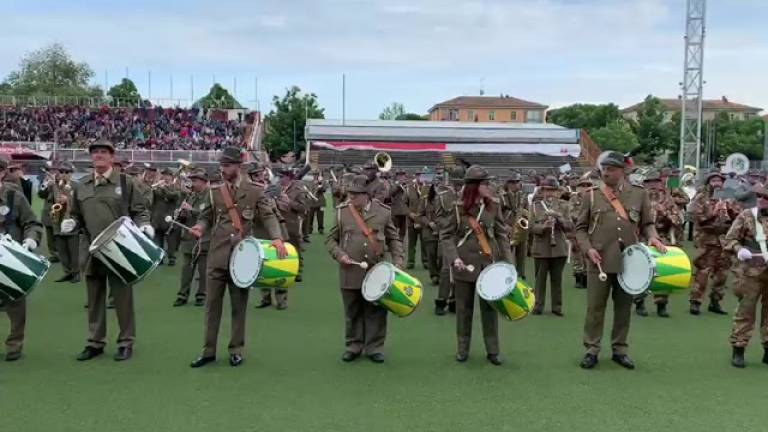Adunata degli alpini di Rimini: Mogol dirige le trentatré fanfare VIDEO Adunata degli alpini di Rimini: Mogol dirige le trentatré fanfare VIDEO