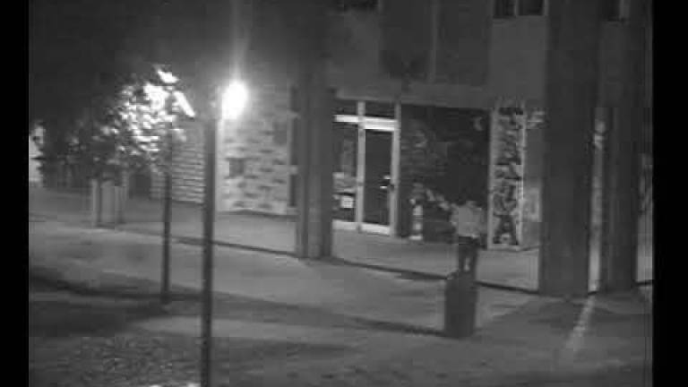 Svastiche nella sede dell'Arcigay a Ravenna, denunciato l'autore - IL VIDEO DEL RAID Svastiche nella sede dell'Arcigay a Ravenna, denunciato l'autore - IL VIDEO DEL RAID