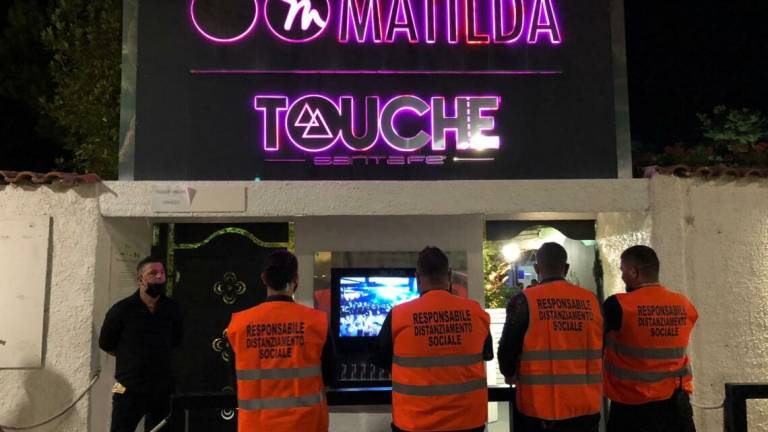 La movida a Marina: Locali in regola, ma in strada c'è di tutto La movida a Marina: Locali in regola, ma in strada c'è di tutto