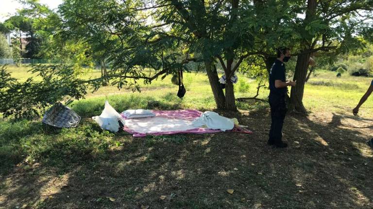 Sgomberati i bivacchi al parco Marecchia di Rimini Sgomberati i bivacchi al parco Marecchia di Rimini