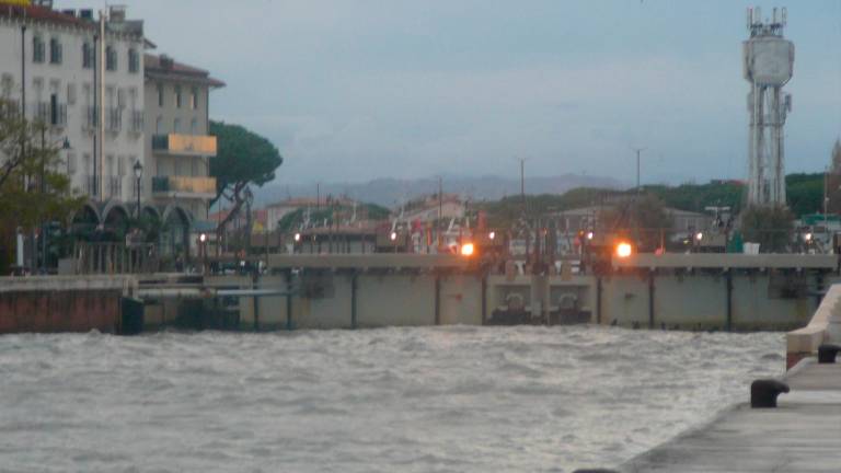 Maltempo in Romagna, vento, pioggia e fulmini. Cesenatico chiude le porte vinciane Maltempo in Romagna, vento, pioggia e fulmini. Cesenatico chiude le porte vinciane