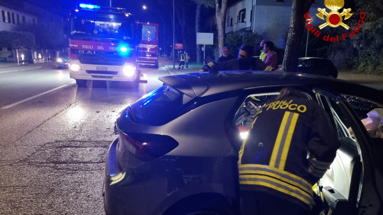 Forlì, incidente nella notte con principio di incendio Forlì, incidente nella notte con principio di incendio