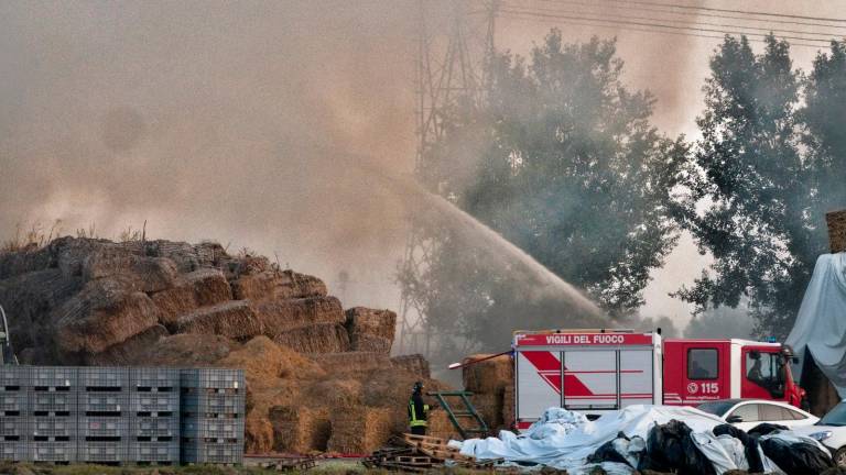 Lugo, incendio in un grande fienile a Villa Pianta GALLERY Lugo, incendio in un grande fienile a Villa Pianta GALLERY
