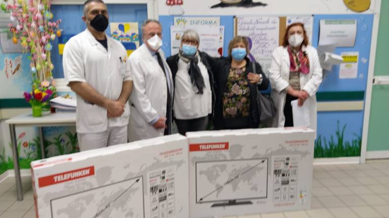 Ravenna, dalle Magline di Porto Fuori due televisori per l'ospedale Ravenna, dalle Magline di Porto Fuori due televisori per l'ospedale