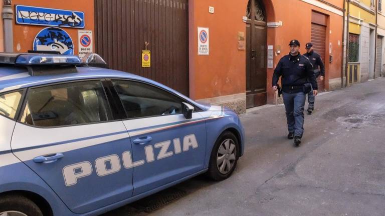 Imola, uccide un giovane accusato del furto del cellulare al figlio Imola, uccide un giovane accusato del furto del cellulare al figlio