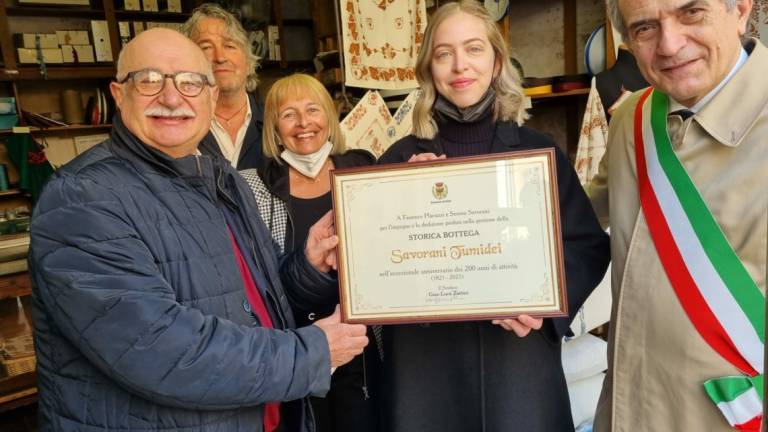 Forlì, Savorani Tumedei bottega storica premiata dal Comune per i 200 anni Forlì, Savorani Tumedei bottega storica premiata dal Comune per i 200 anni