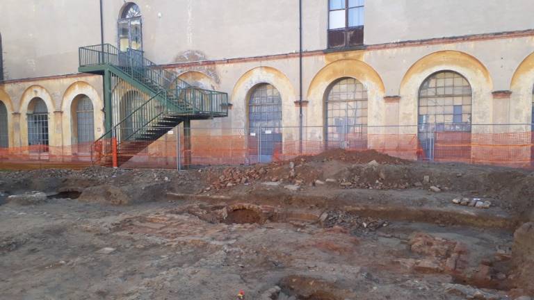 Faenza, scavi in centro: scoperta fabbrica del 1500 Faenza, scavi in centro: scoperta fabbrica del 1500
