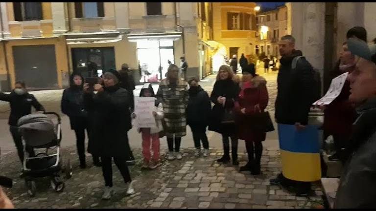 No alla guerra: gli ucraini di Cesena cantano l'inno in piazza - VIDEO No alla guerra: gli ucraini di Cesena cantano l'inno in piazza - VIDEO