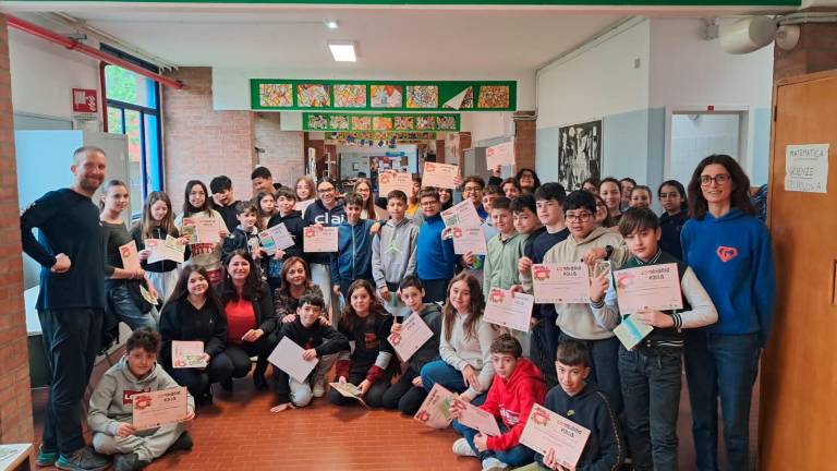 Imola, consegnati i diplomi di ciclista urbano alla scuola Andrea Costa IC6 Imola, consegnati i diplomi di ciclista urbano alla scuola Andrea Costa IC6