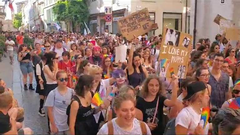 Un corteo colorato e in musica in centro per il Pride di Forlì Un corteo colorato e in musica in centro per il Pride di Forlì