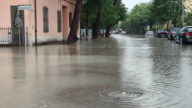 Chiusa statale 16: oltre 250 persone evacuate nel Ravennate. 80enne morto a Castel Bolognese Chiusa statale 16: oltre 250 persone evacuate nel Ravennate. 80enne morto a Castel Bolognese