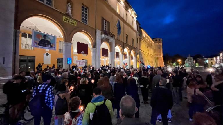 In più di 300 alla manifestazione per la pace tra Israele e Palestina in centro a Cesena In più di 300 alla manifestazione per la pace tra Israele e Palestina in centro a Cesena
