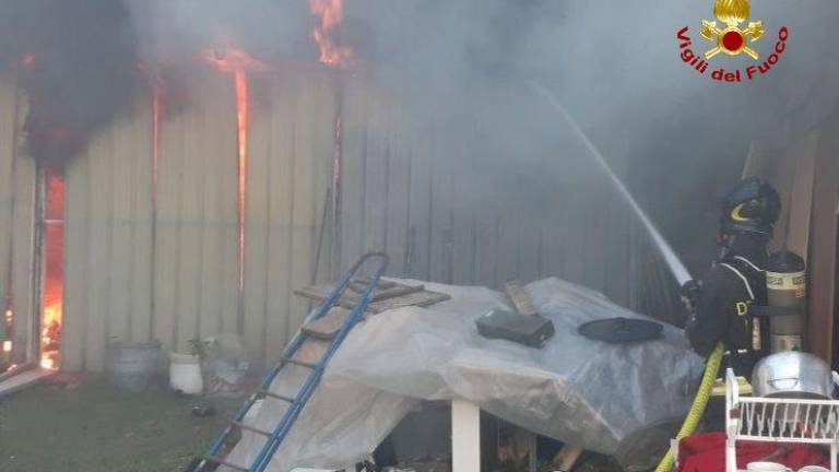 Forlì. Incendio in un'autorimessa privata Forlì. Incendio in un'autorimessa privata