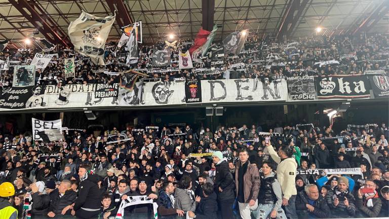 Alle 19 di ieri c’erano 10.803 spettatori prenotati per Cesena-Pescara compresi 152 tifosi degli abruzzesi (Zanotti) Alle 19 di ieri c’erano 10.803 spettatori prenotati per Cesena-Pescara compresi 152 tifosi degli abruzzesi (Zanotti)