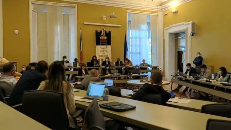 Fai pena... e scoppia la lite in aula tra sindaco di Cesena e capo gruppo della Lega VIDEO Fai pena... e scoppia la lite in aula tra sindaco di Cesena e capo gruppo della Lega VIDEO