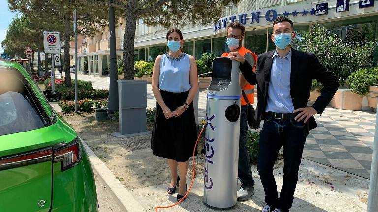 A Cesenatico inaugurate colonnine elettriche per ricarica auto A Cesenatico inaugurate colonnine elettriche per ricarica auto