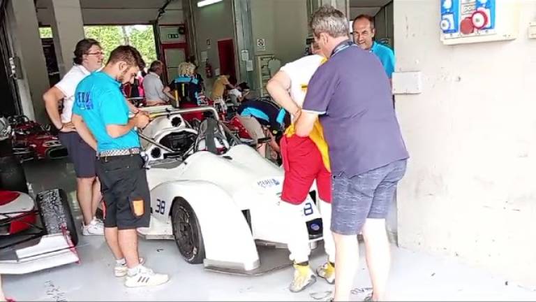 Historic Minardi day, gli appassionati di auto stregati dai gioielli di Imola VIDEO Historic Minardi day, gli appassionati di auto stregati dai gioielli di Imola VIDEO