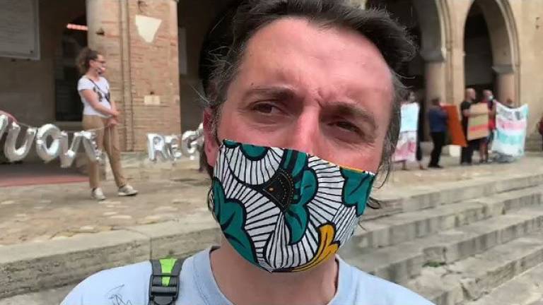 Rimini, la manifestazione dei comitati contro le antenne VIDEO Rimini, la manifestazione dei comitati contro le antenne VIDEO