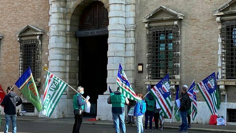 Forlì, presidio dei sindacati per i diritti dei lavoratori agricoli Forlì, presidio dei sindacati per i diritti dei lavoratori agricoli