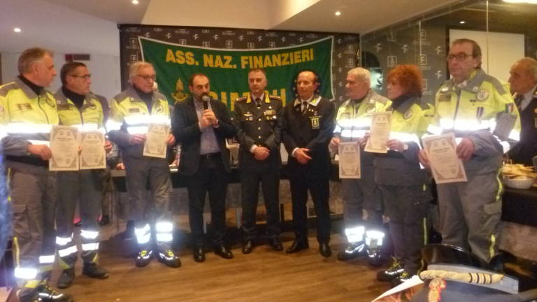 Rimini, premiati i volontari dell'associazione finanzieri Rimini, premiati i volontari dell'associazione finanzieri