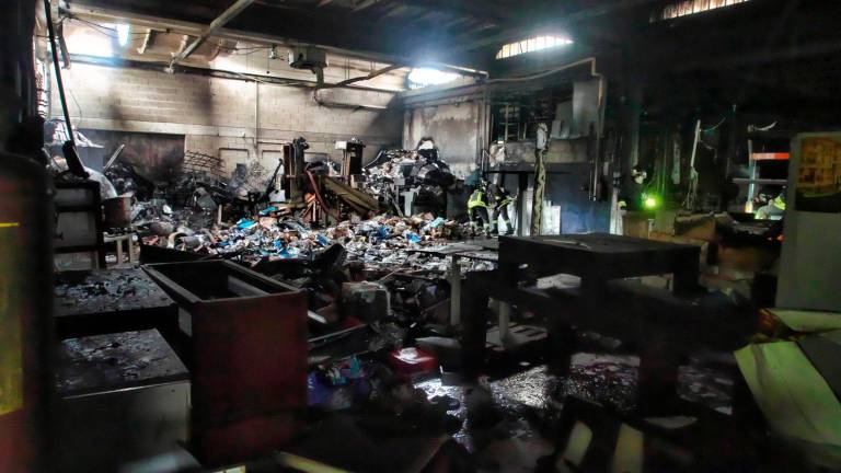 Ravenna, in fiamme il magazzino della tipografia alle Bassette - Gallery Ravenna, in fiamme il magazzino della tipografia alle Bassette - Gallery