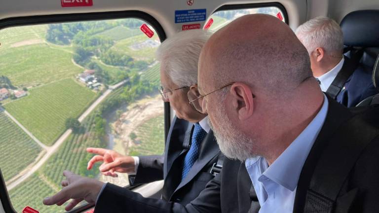 Sergio Mattarella a Modigliana osserva dall'alto i territori alluvionati VIDEO GALLERY Sergio Mattarella a Modigliana osserva dall'alto i territori alluvionati VIDEO GALLERY