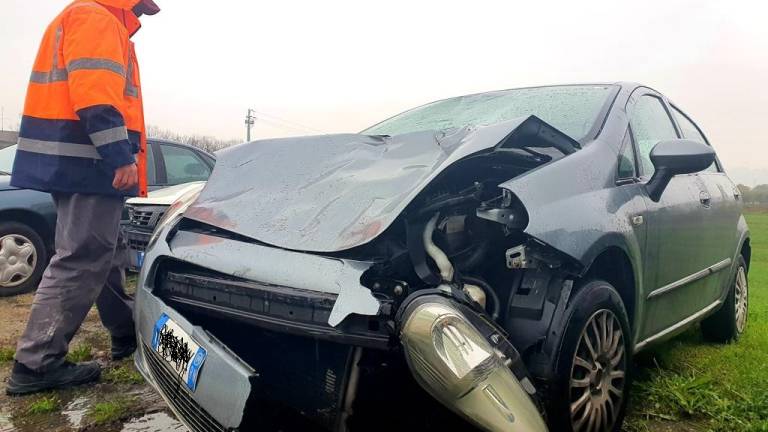 Rimini, incidente a Santo Marino: due ragazze di 14 anni travolte da un'auto. Una è grave in Rianimazione Rimini, incidente a Santo Marino: due ragazze di 14 anni travolte da un'auto. Una è grave in Rianimazione