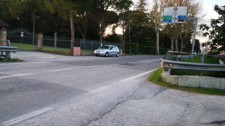 Cesena, trovata in via Dismano un'auto rubata a Mantova Cesena, trovata in via Dismano un'auto rubata a Mantova