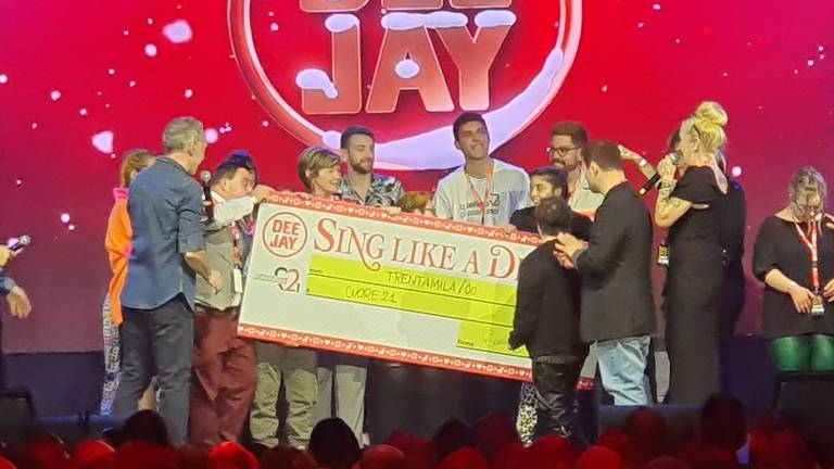 Da Radio Deejay 30mila euro per Cuore 21 di Riccione VIDEO Da Radio Deejay 30mila euro per Cuore 21 di Riccione VIDEO