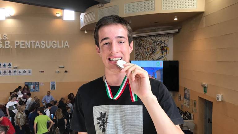 Studente di Cesena argento alle Olimpiadi di informatica. Terzo podio Studente di Cesena argento alle Olimpiadi di informatica. Terzo podio