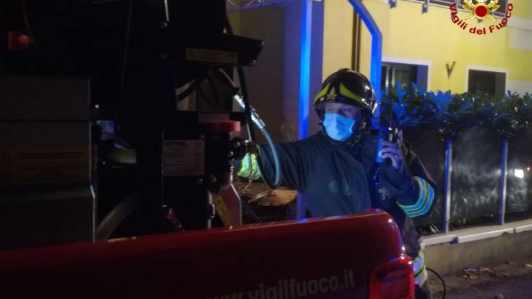 Rimini, fiamme in un hotel di Rivazzurra Rimini, fiamme in un hotel di Rivazzurra