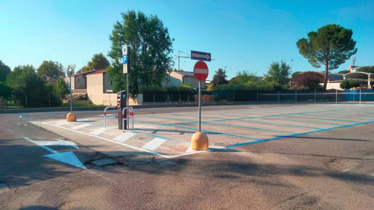 Forlì. Il parcheggio di via dei Gerolimini diventa a pagamento e scoppia la polemica Forlì. Il parcheggio di via dei Gerolimini diventa a pagamento e scoppia la polemica