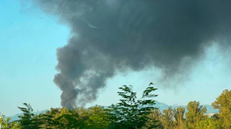 Un’alta colonna di fumo nero visibile dalla E45 Un’alta colonna di fumo nero visibile dalla E45