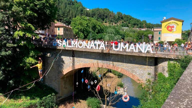 Premilcuore, in 200 per sfidarsi nella Salmonata umana FOTOGALLERY Premilcuore, in 200 per sfidarsi nella Salmonata umana FOTOGALLERY