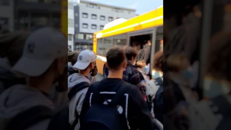 Solo posti in piedi per il bus da Cesena a Forlì: proteste Solo posti in piedi per il bus da Cesena a Forlì: proteste