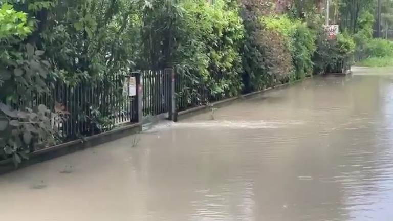 Violento temporale: a Cesena immediati allagamenti nel quartiere Ravennate VIDEO Violento temporale: a Cesena immediati allagamenti nel quartiere Ravennate VIDEO