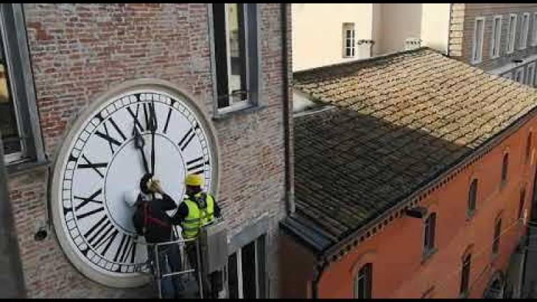 Imola, tornano i rintocchi dell'orologio grazie a ditta del Vaticano Imola, tornano i rintocchi dell'orologio grazie a ditta del Vaticano