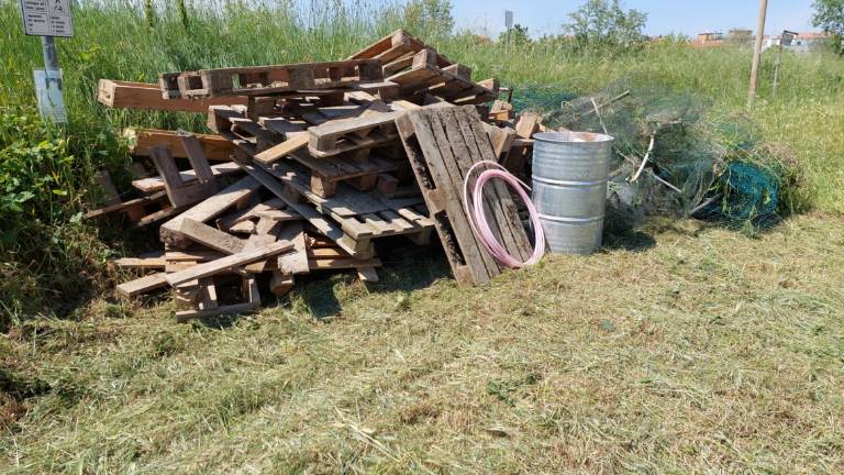 Fiume Lamone, demolite costruzioni abusive e rimossi materiali pericolosi a Faenza Fiume Lamone, demolite costruzioni abusive e rimossi materiali pericolosi a Faenza