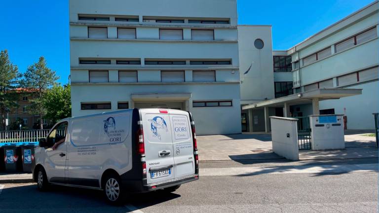 Cesena, ha un malore improvviso e muore davanti alla scuola Cesena, ha un malore improvviso e muore davanti alla scuola